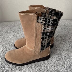 Muk Luks Women’s Plaid/Tan Boots